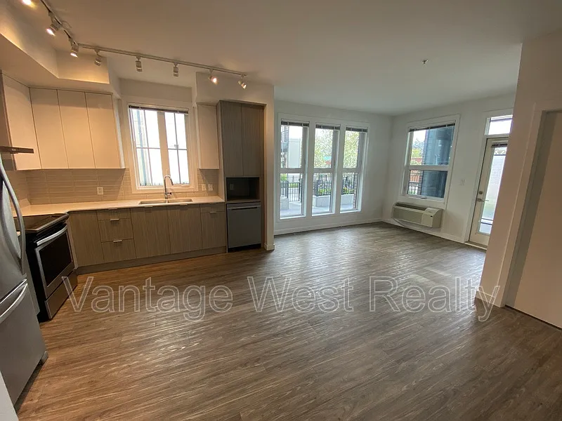 Building Photo - 1800 Richter St #115