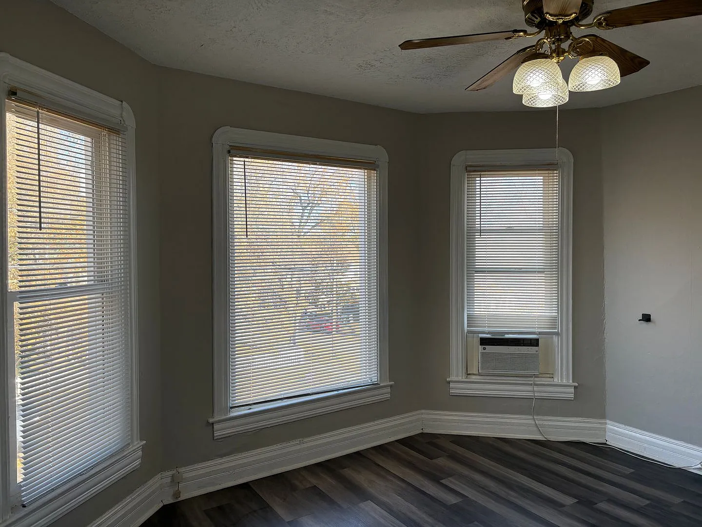 2147 C Street — Photo 1