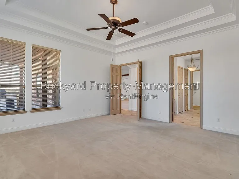 350 Pine Valley Dr — Photo 32