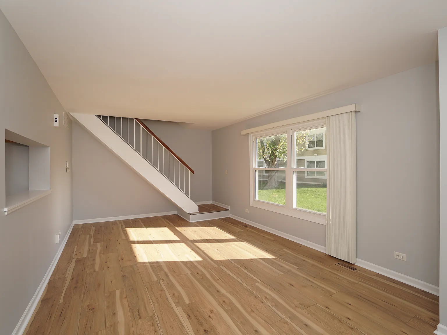 2 bed, 1012 sqft, $2,300 — Photo 3