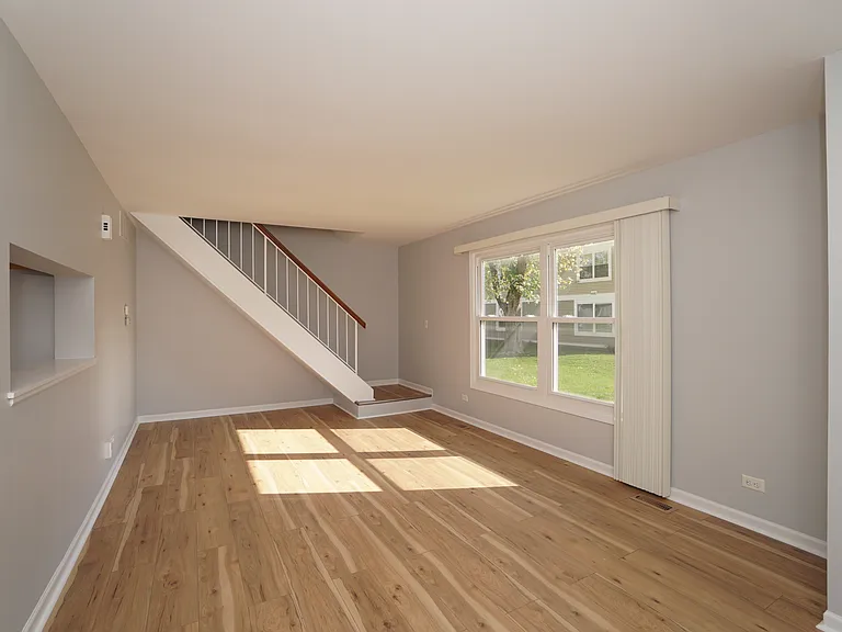 223 Harvest Ct — Photo 3