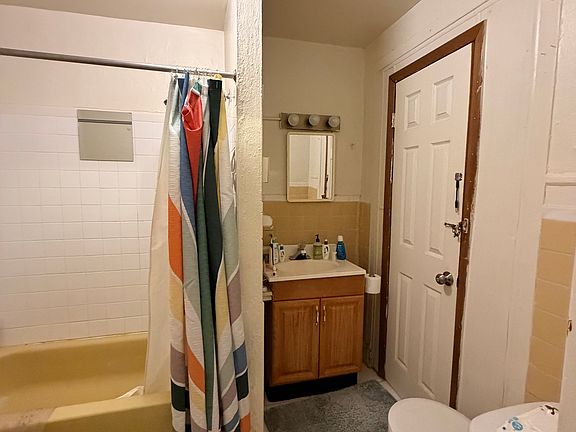 5th image of 335 S 18th St APT 4F
