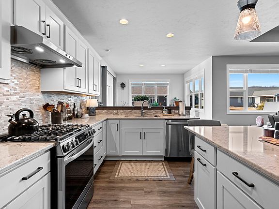 3rd image of 2950 E Turquoise Ln