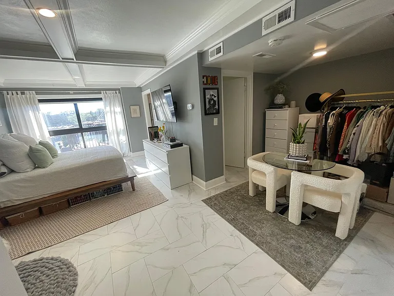 Plaza House — Photo 46