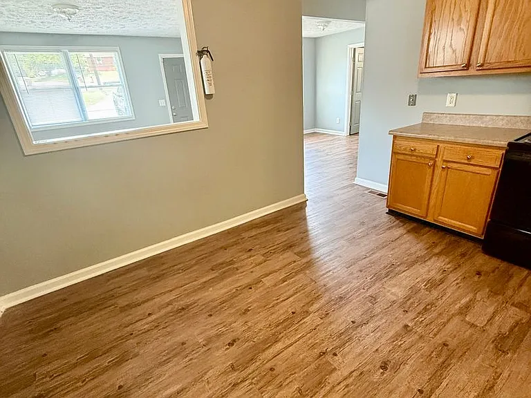 3303 Leslie Ct — Photo 6