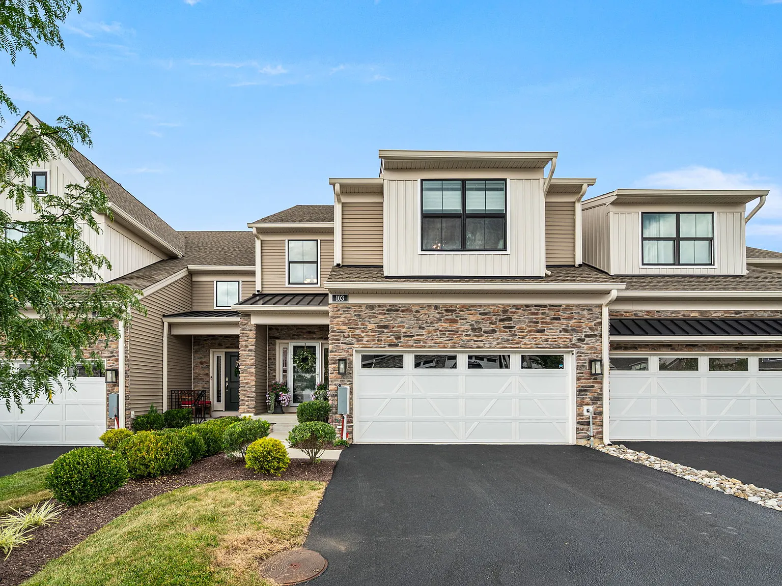 3 bed, 2.5 bath, 2596 sqft, $4,700 — Photo 1