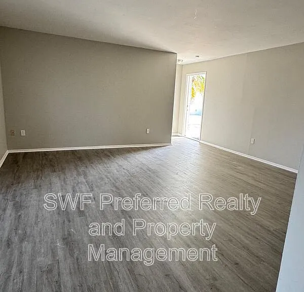 533 SE 6th Ave #2 — Photo 3