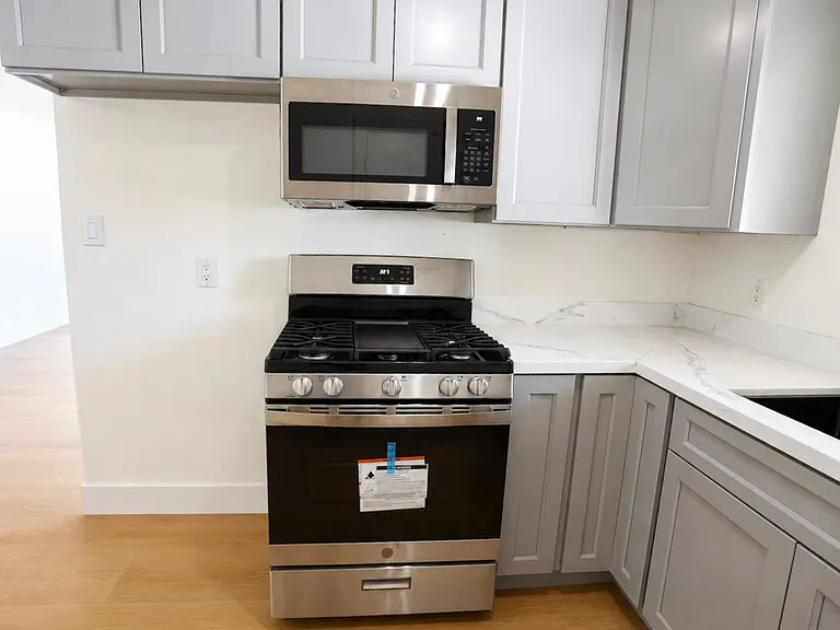 706 Edan Ave — Photo 3
