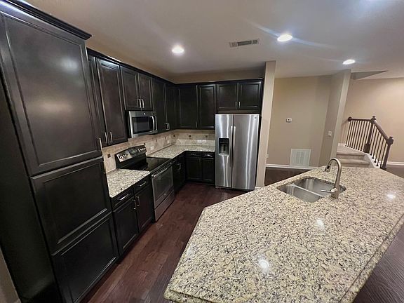 2nd image of 1627 Trailview Way NE
