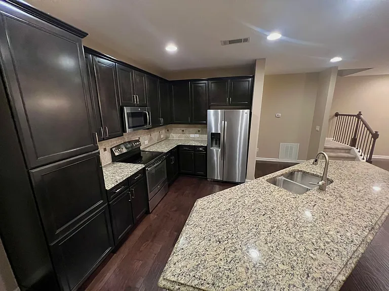 1627 Trailview Way NE — Photo 2