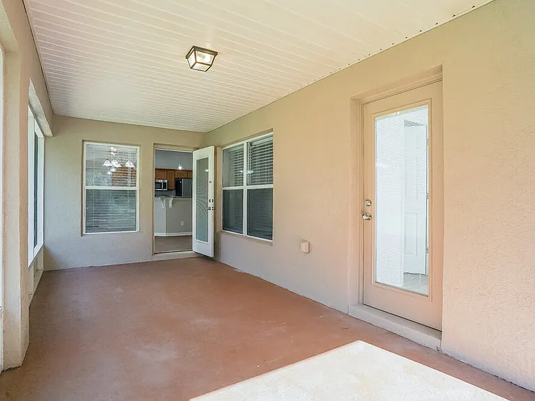 35221 W Griffin Dr — Photo 9