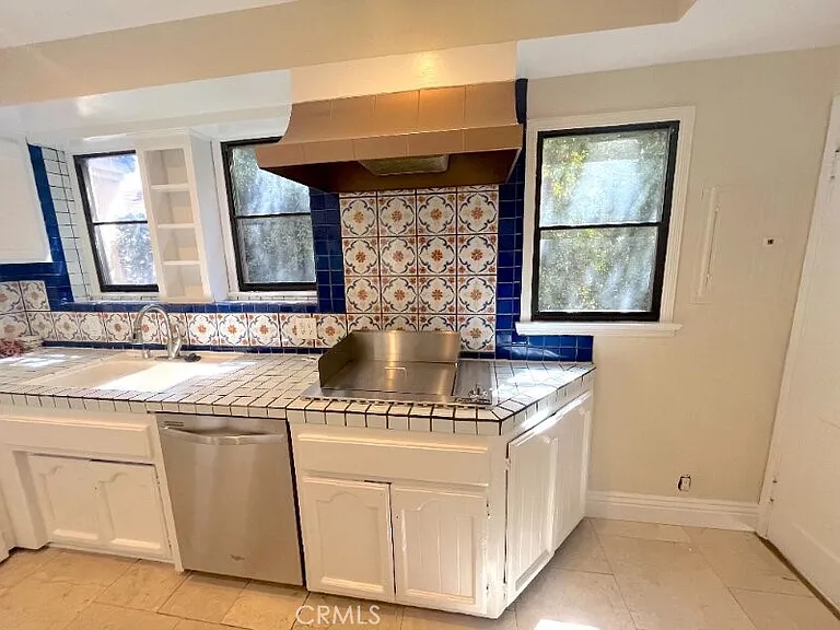 223 1/2 S Gale Dr — Photo 12
