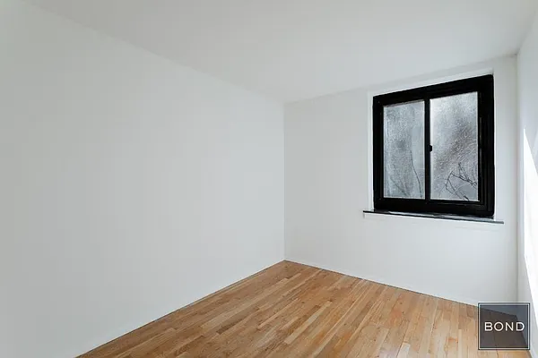 Rented by Bond New York | media 13