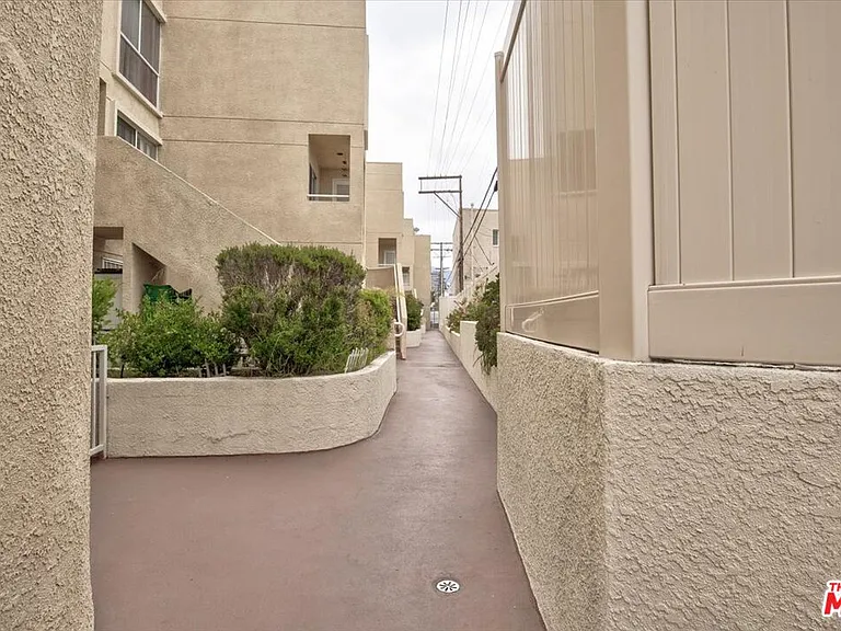 108 W Maple St #27 — Photo 20