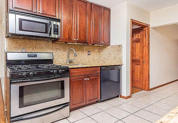 5th image of 2417 Ditmars Blvd #2