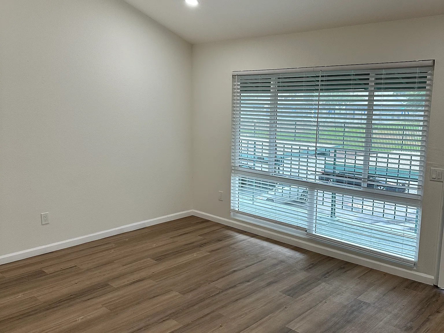 2 bed, 1.5 bath, 905 sqft, $2,400 — Photo 2