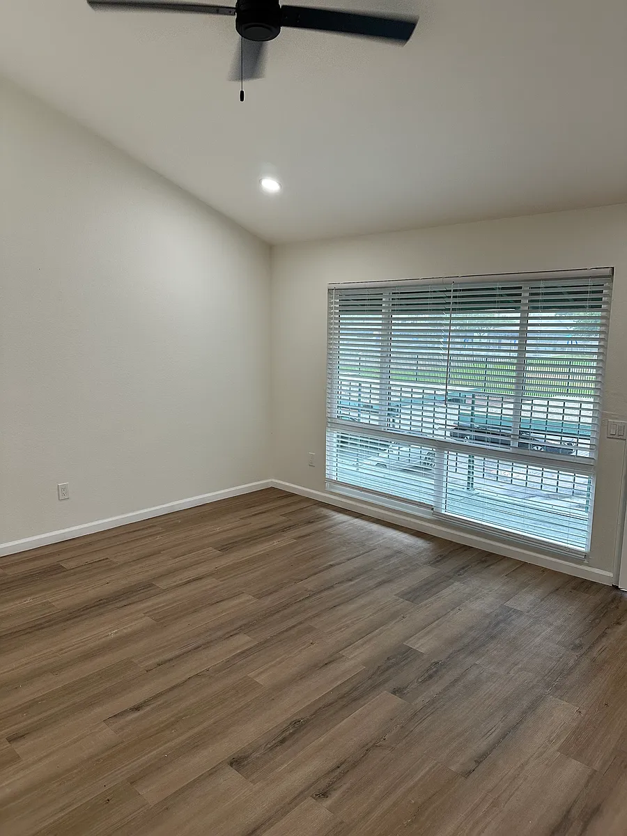 Building Photo - 1817 E Grand Ave #72