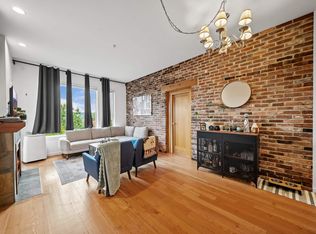 250 Salter St #308, New Westminster, BC V3M0B7