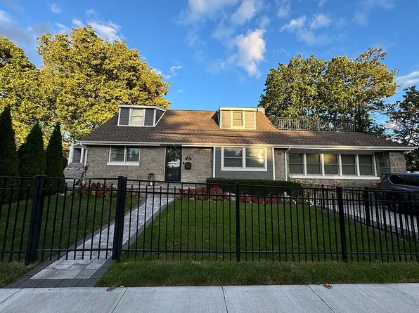 19 Greenway, Rockville Centre, NY 11570