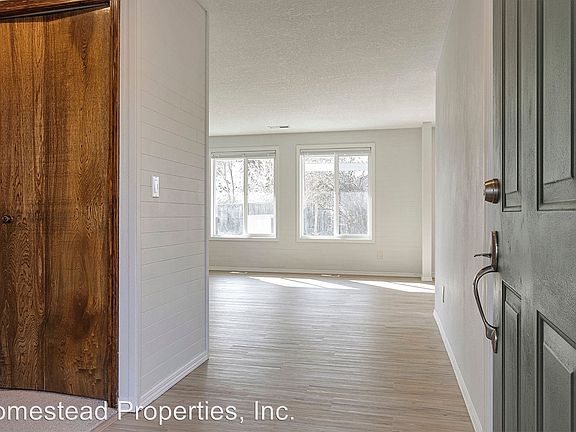 3rd image of 5576 SE Sierra St