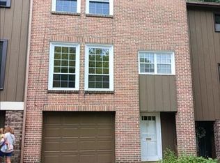 15 Club Ln, Reading, PA 19607