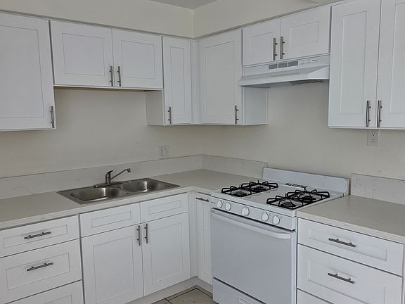 2nd image of 135 E Wakefield Ave #5