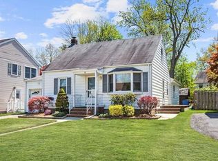 38 Warren Rd, Fair Lawn, NJ 07410