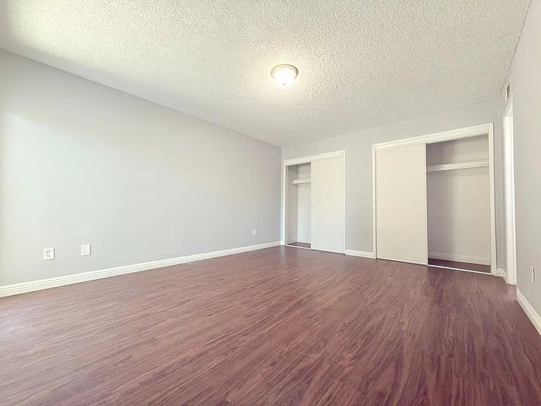 9845 Hayvenhurst Ave — Photo 15