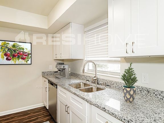 4th image of 2060 Las Palmas Cir
