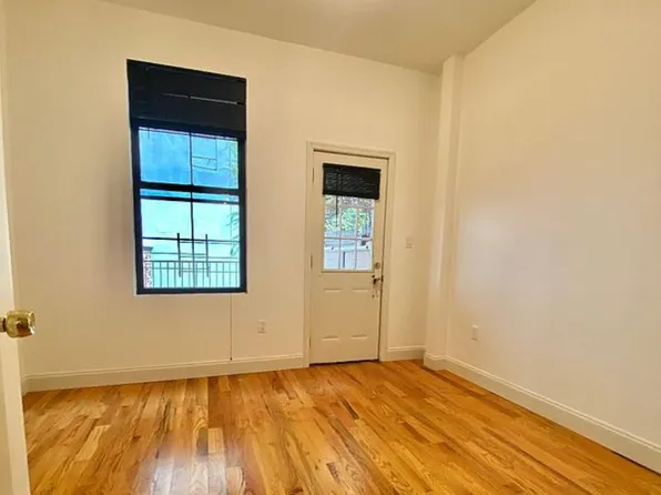 342 Mcguiness Boulevard image 2 of 8