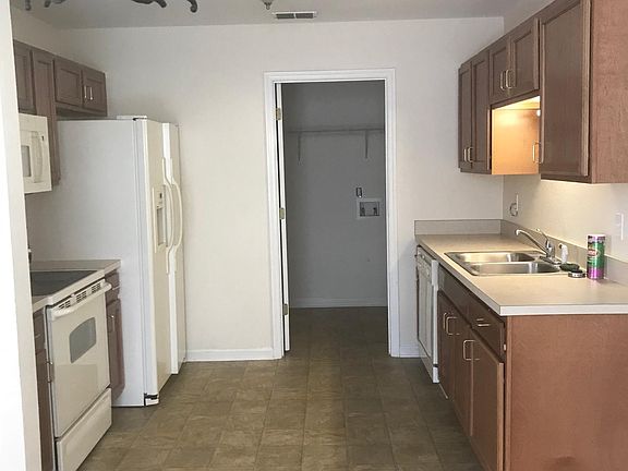 2nd image of 16 Ruby Ln