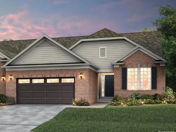 21148 Daisy St, Clinton Township, MI 48036