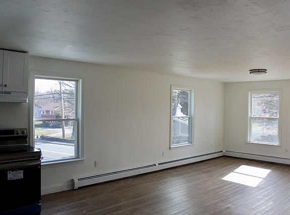 5th image of 118 S Main St