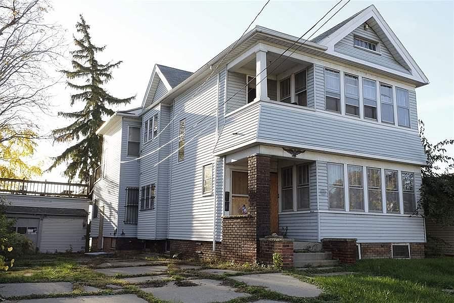 2nd image of 2557 Broadway St