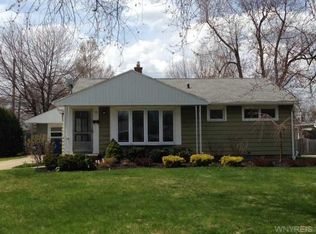 101 Brauncroft Ln, Snyder, NY 14226