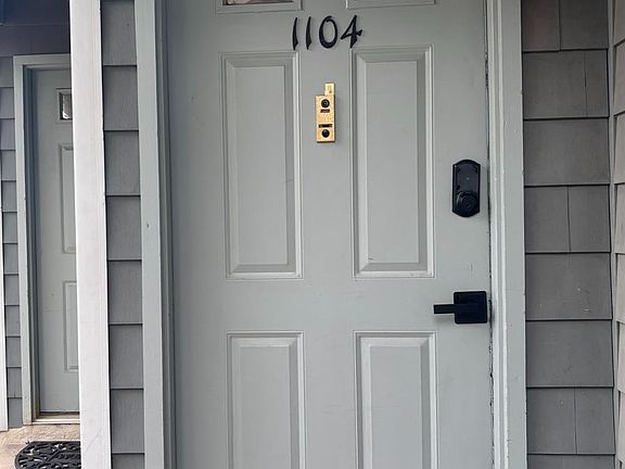 3rd image of 1104 Woodbridge Commons Way