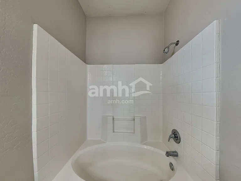 6506 S 10th Dr — Photo 12
