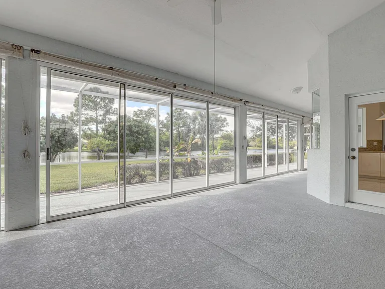 8028 Plantation Lakes Dr — Photo 38