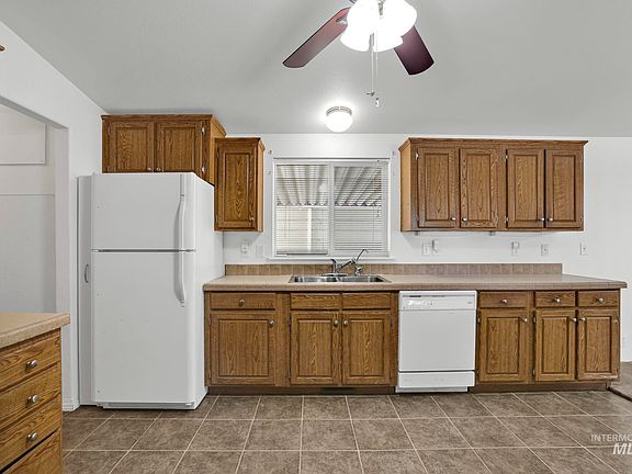 5th image of 1625 Maple St Trlr 40