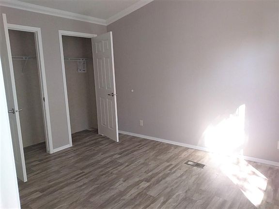 4th image of 920 Cottonwood Cir