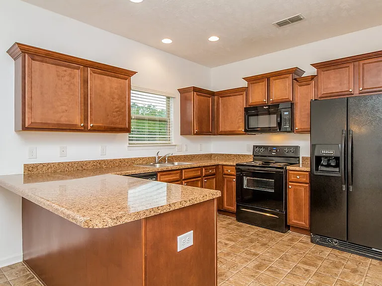 1096 Shire Dr — Photo 7