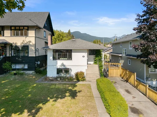 626 E 13th St, North Vancouver, BC V7L 2M5
