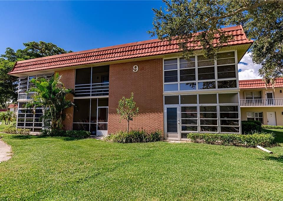 1st image of 9 Vista Palm Ln