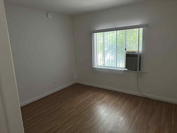 3rd image of 4959 Cahuenga Blvd #1/2