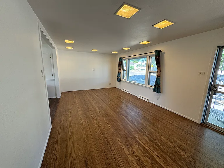 1809 Comanche Rd — Photo 2
