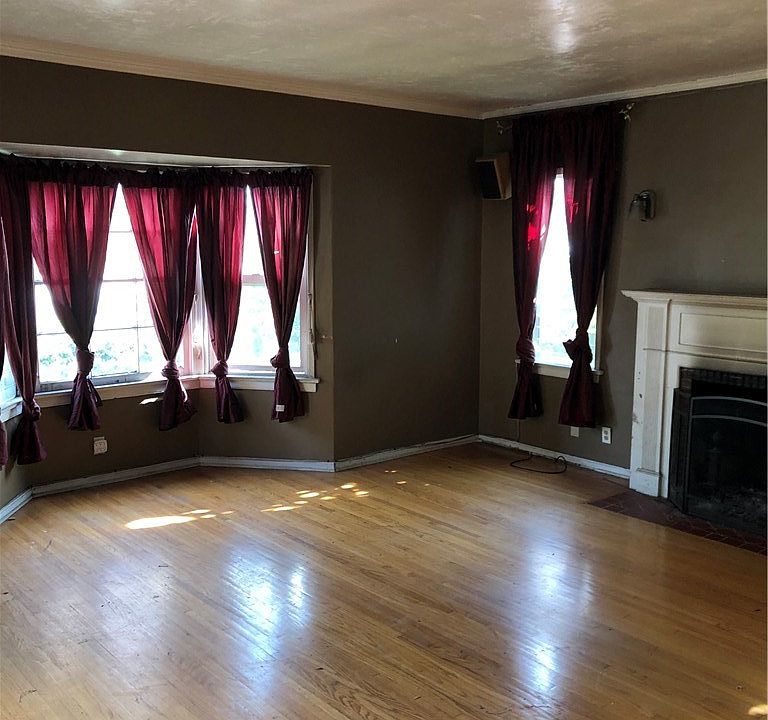2nd image of 2631 Daisy Ave