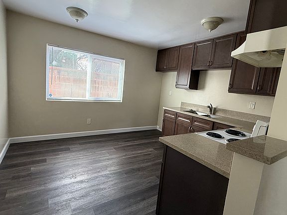 Kitchen with space for dining table/chairs.