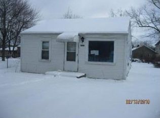 2940 N Williams Lake Rd, Waterford, MI 48329