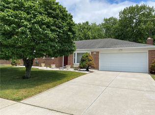 7590 Roselake Dr, Dayton, OH 45414