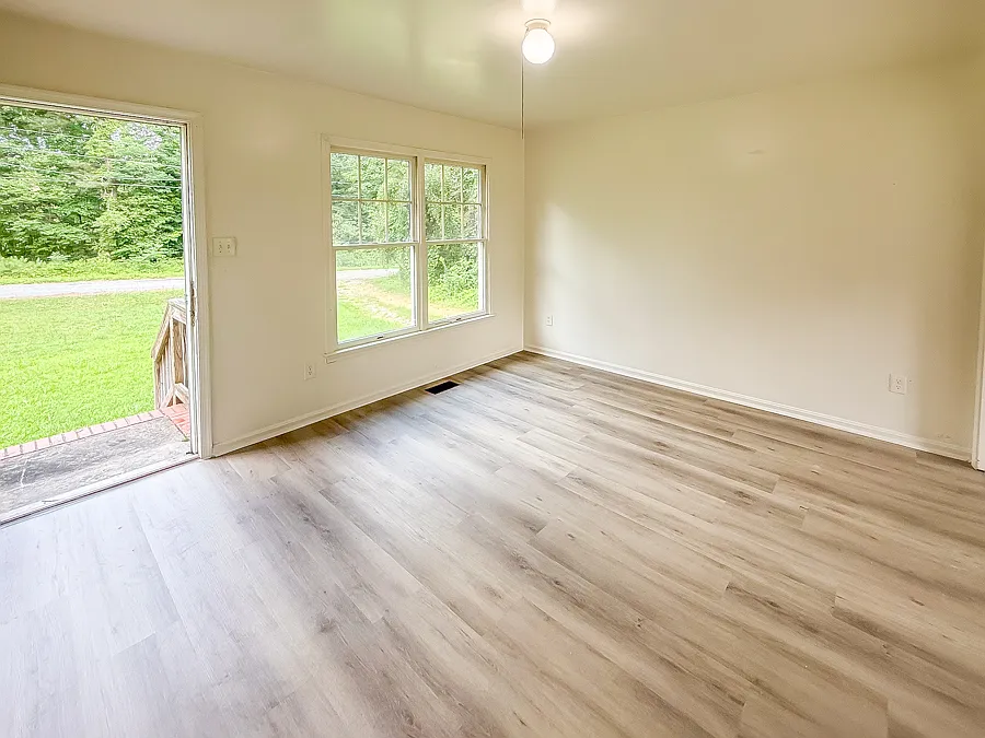 3 bed, 864 sqft, $1,399 — Photo 2